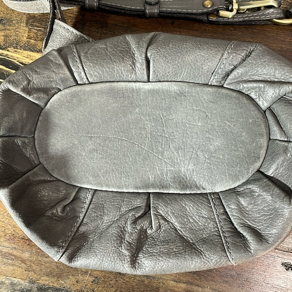 Italian made hobo purse in gorgeous grey leather - it’s so classic! - Picture 17 of 17